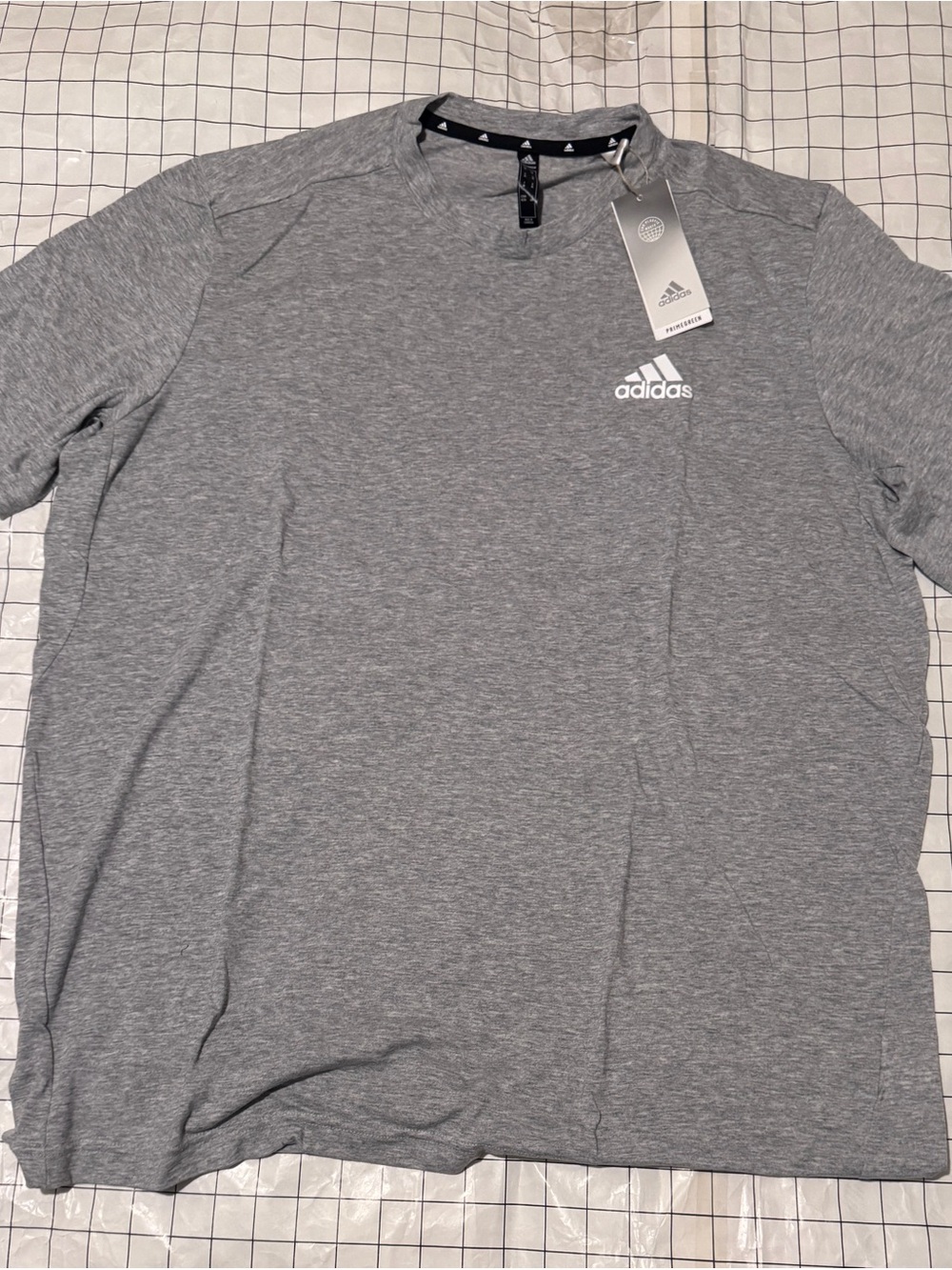 adidas Men’s Gray Short-Sleeve Athletic Tee size XL/ one square = one inch